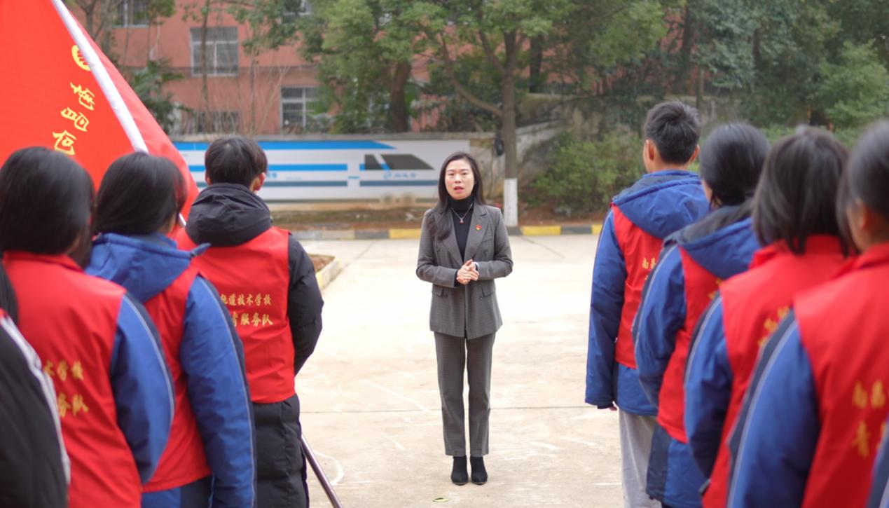 南昌向远轨道技术学校志愿服务节暨学雷锋活动月启动仪式隆重举行